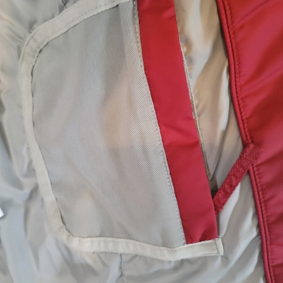 L.L. Bean goose down puffer vest in dark red - S.            J91 - Picture 5 of 7